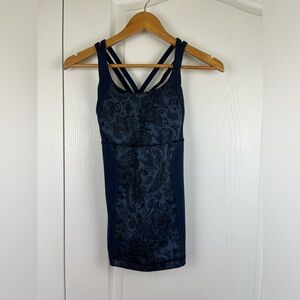 Lululemon Tank Top Size 4 Built in Bra with Cups Paisley strappy Navy Run